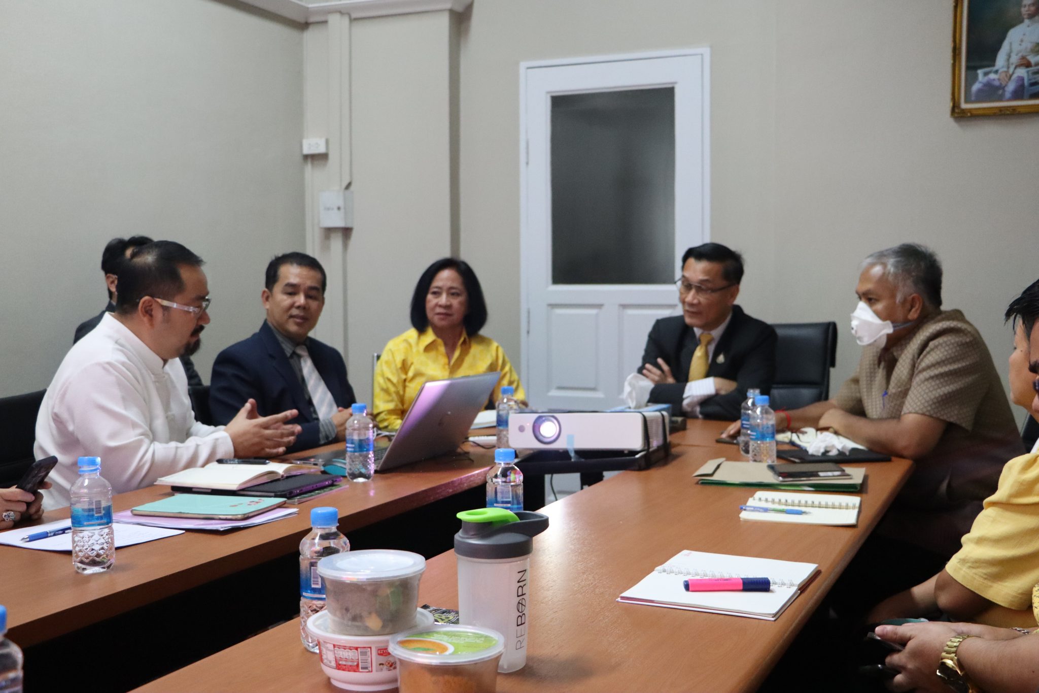 มท.3 ร่วมหารือกับ สมาพันธ์เอสเอ็มอีไทย เครือข่าย OTOP และองค์การตลาด เตรียมจัดตั้งองค์กรความร่วมมือเพื่อยกระดับการพัฒนาเศรษฐกิจฐานราก