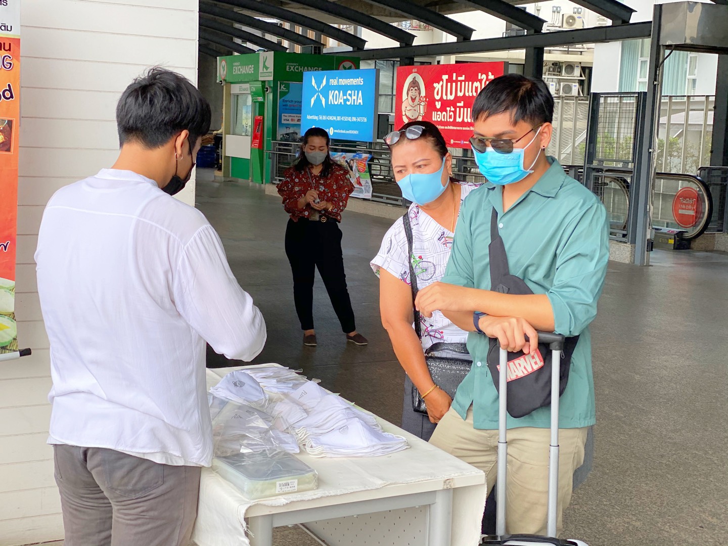 รถไฟฟ้าแอร์พอร์ต เรล ลิงก์ จำหน่ายหน้ากากอนามัยเกรดพรีเมี่ยม ! เริ่มแล้ววันนี้!