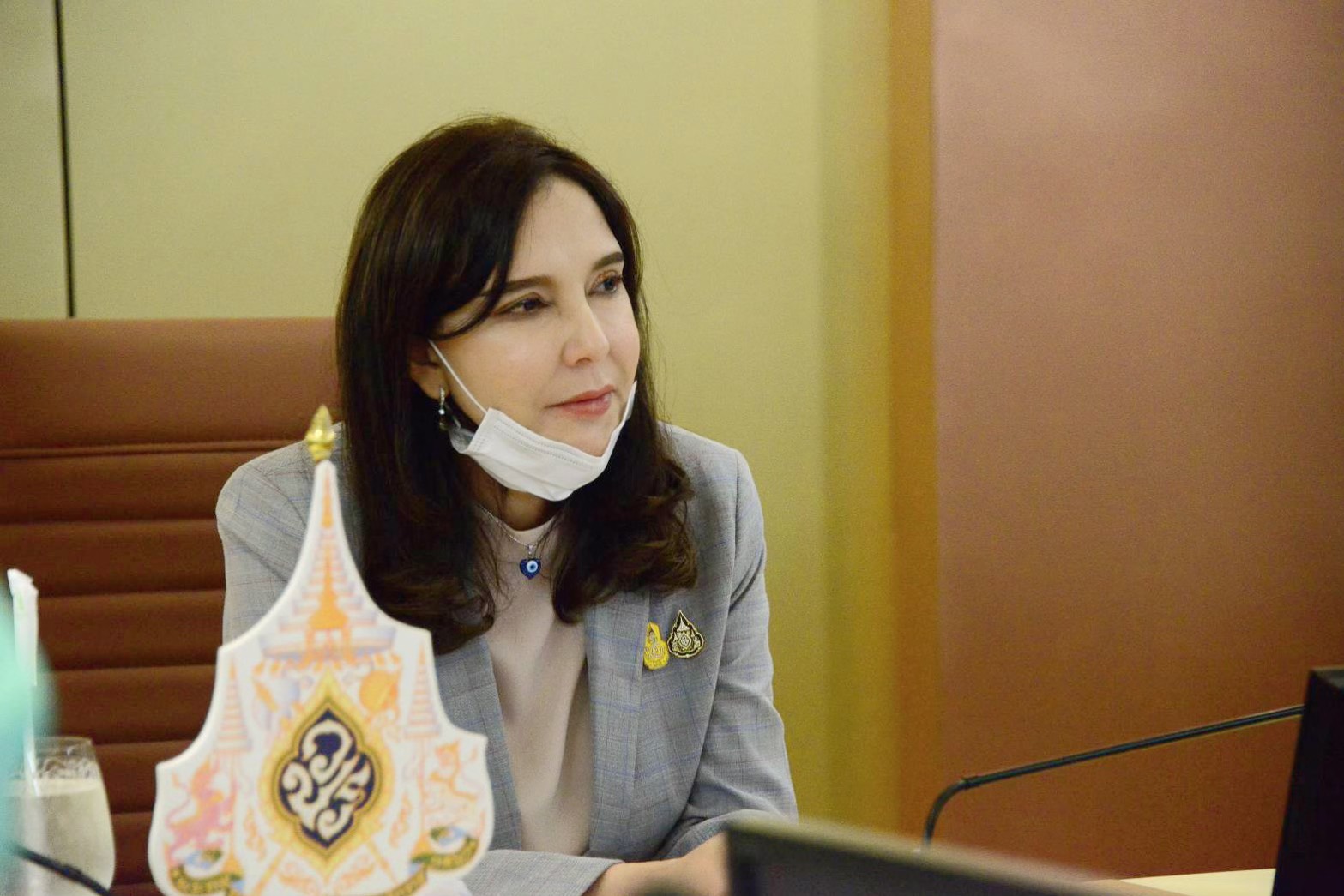 “รมช.มนัญญา” รับม็อบ หลัง "ธรรมนัส" ติดกักตัว เผย รับหน้าเคลียร์ได้บ้างเรื่องเพราะเรื้อรังมานาน  เสนอรับปัญหาเครือข่ายสลัมสี่ภาคแก้ปัญหาบ้านมั่นคงร่วมกับ พช.