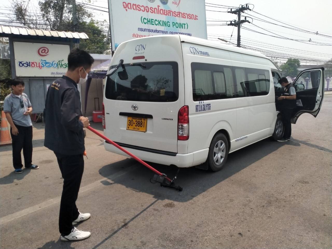 กรมการขนส่งทางบก เดินหน้าป้องกันและแก้ไขปัญหาฝุ่นละอองขนาดเล็ก PM2.5 ต่อเนื่อง ตรวจวัดควันดำแล้วกว่า 2 แสนคัน พ่นห้ามใช้ 3.3 พันคัน แก้ไขแล้ว 2 พันคัน ทั่วประเทศ