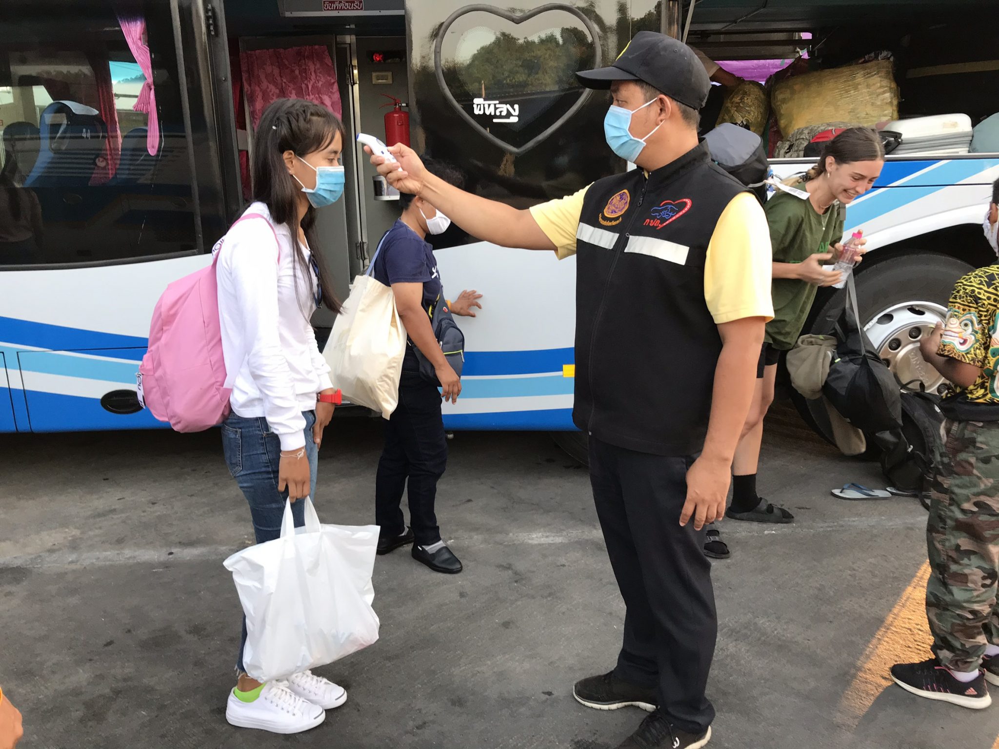 กรมการขนส่งทางบก เดินหน้าตรวจคัดกรองผู้โดยสารที่เดินทางมาจากกรุงเทพฯทุกคน ตามมาตรการป้องกันโรคโควิด-19