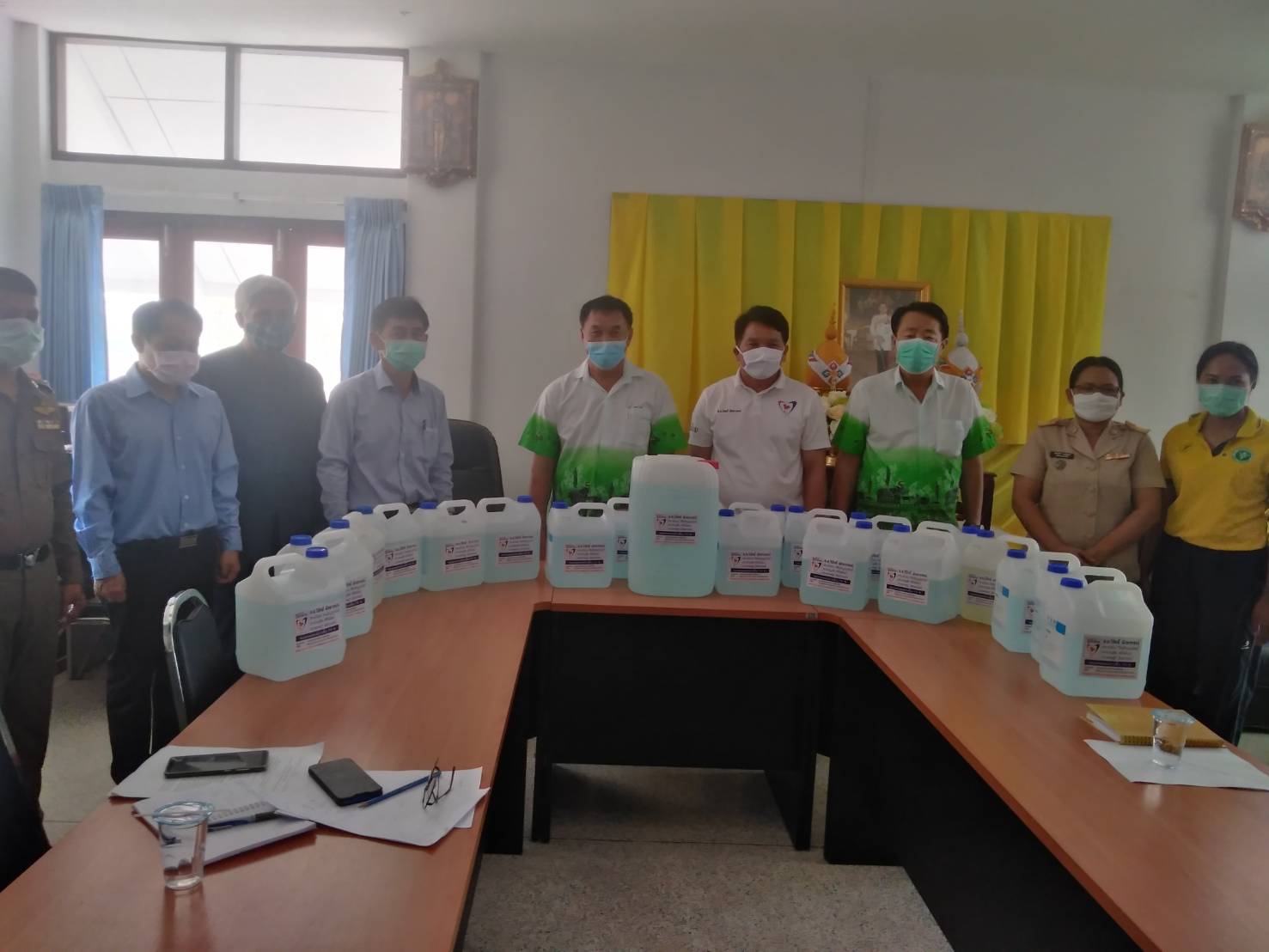 "วิสิทธิ์" ส.ส.ภท. มอบแอลกอฮอล์ ให้กับ รพ.สต และเจ้าหน้าที่หน่วยราชการต่างๆ ในพื้นที่โคราช