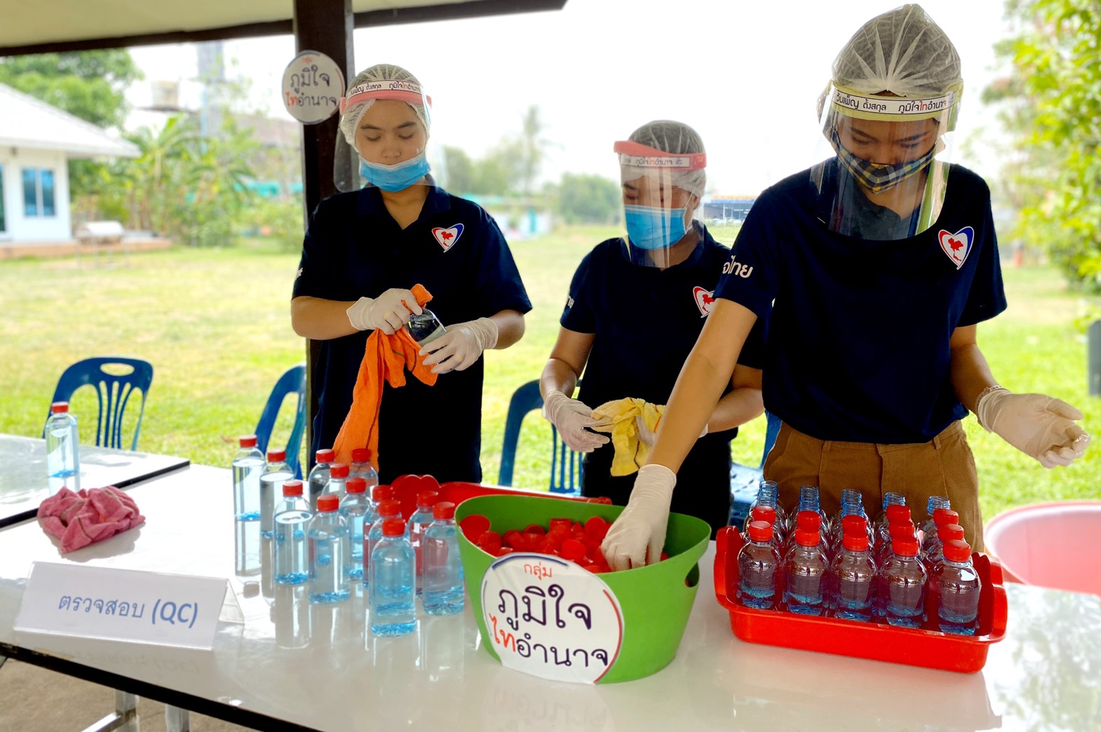 "สุขสมรวย" เลขารมว.คค. นำกลุ่ม "ภูมิใจไทอำนาจ" เตรียมจัดแอลกอฮอล์ล้างมือ หน้ากาก Face Shield เพื่อส่งมอบให้บุคลากรทางการแพทย์ และอสม.จ.อำนาจเจริญ