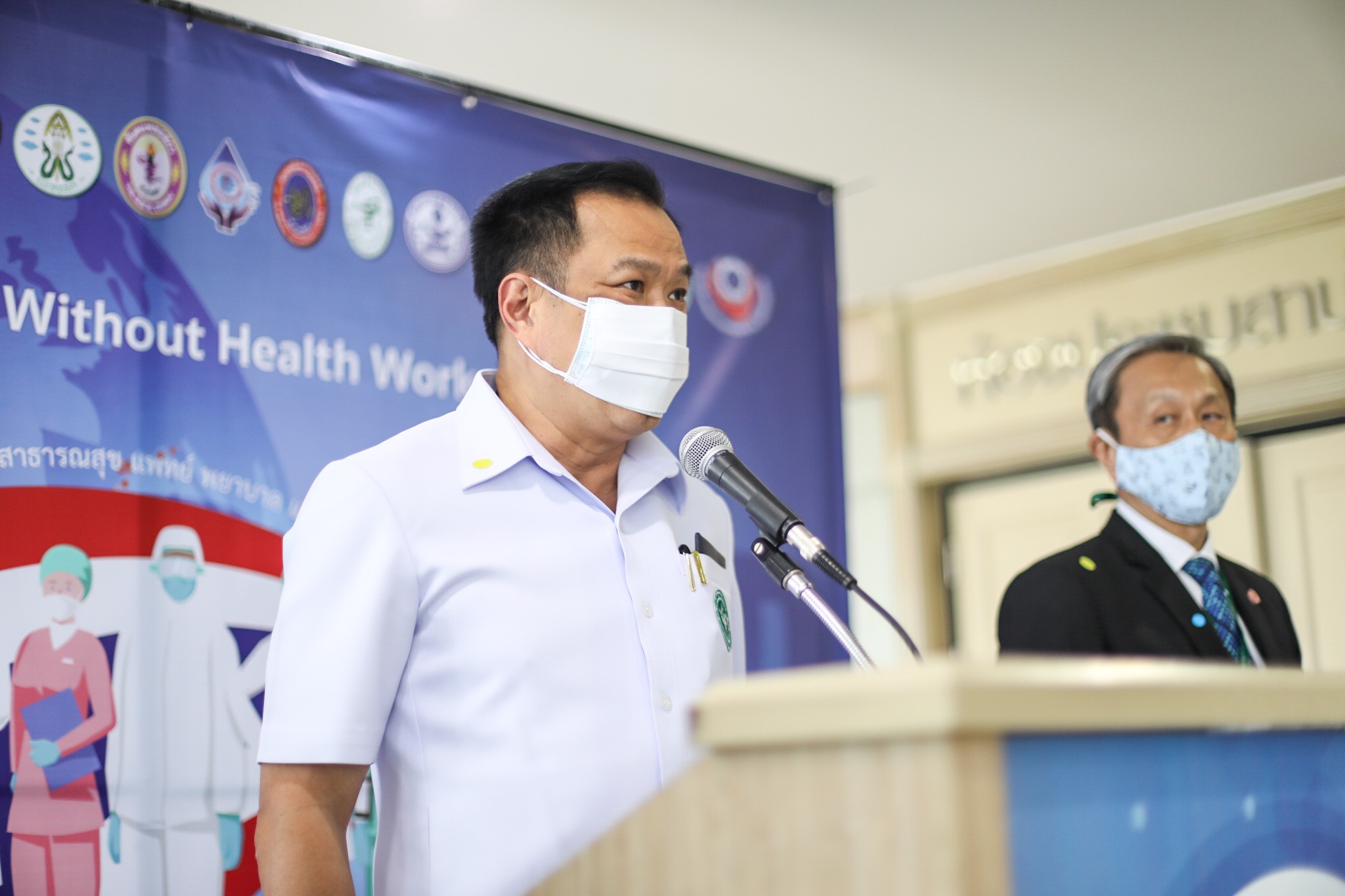 “อนุทิน” ผลักดันเต็มที่ จัดหาเวชภัณฑ์ให้คนสาธารณสุข พร้อมเปิดช่องทางฟังเสียงสะท้อน หวังช่วยแก้ปัญหาคนหน้างาน