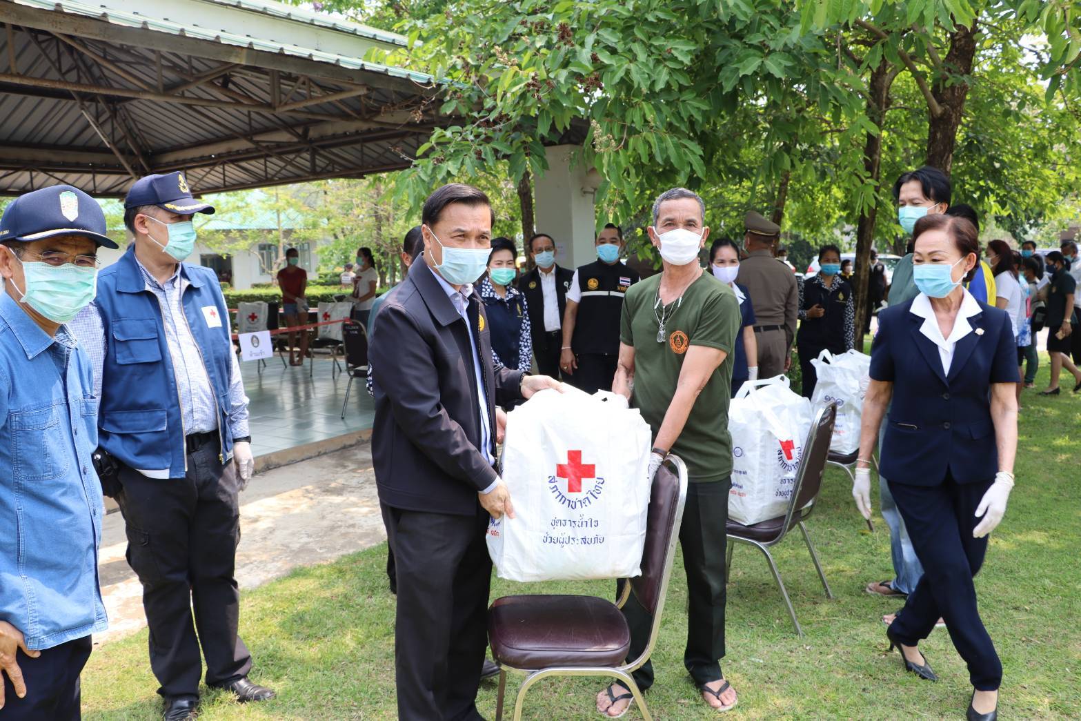 มท.3 ลงพื้นที่ตรวจเยี่ยมจุดคัดกรองประชาชนที่เดินทางกลับจากต่างประเทศ และจังหวัดต่างๆในพื้นที่เสี่ยง ณ ศูนย์การศึกษาบึงกาฬ