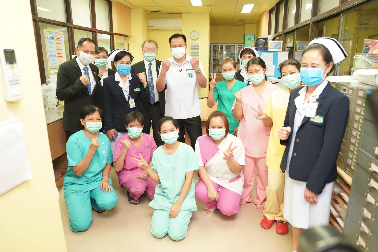 “อนุทิน” ตรวจเยี่ยมสถาบันบำราศนราดูร ให้กำลังใจแพทย์ พยาบาล แนวหน้าต้านโควิด-19 เผย เหตุเร่งบรรจุ ขรก.สธ. เพื่อเสริมแนวรบสู้โควิด หวังเป็นรากฐาน สธ.ในอนาคต