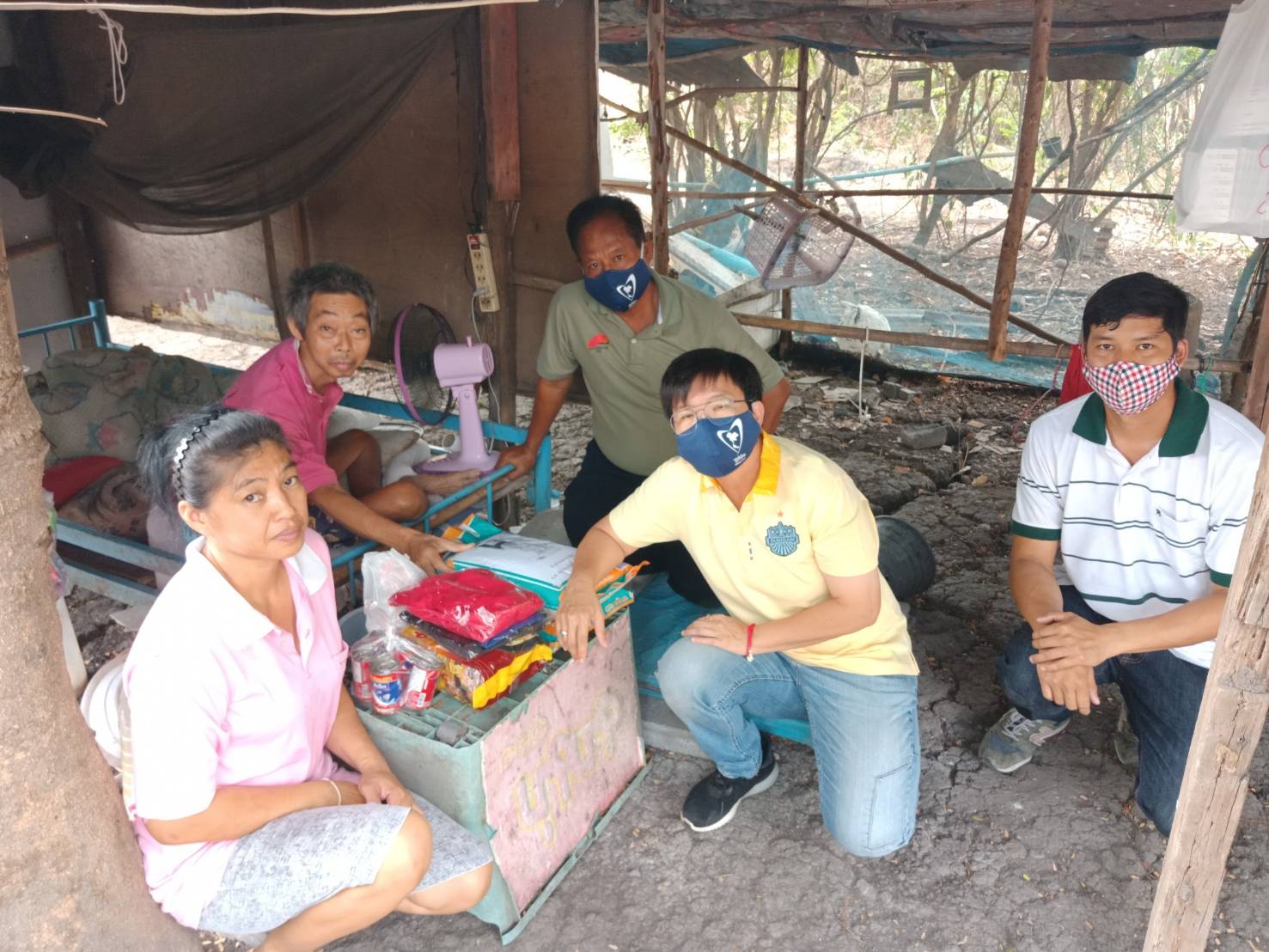‘มัลลิกา’ ส.ส.ลพบุรี ภท. ลงพื้นที่มอบถุงยังชีพแก่ผู้ได้รับผลกระทบจากวิกฤต Covid-19 ใน จ .ลพบุรี