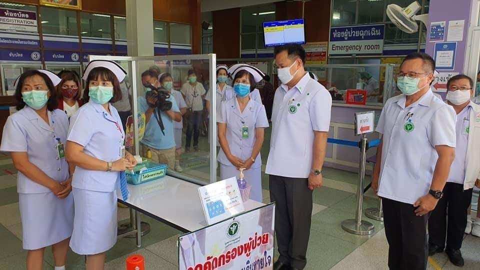 เดินสายแก้ปัญหาคนหน้างาน ! “อนุทิน” ลงพื้นที่โรงพยาบาลอุทัยธานี-นครสวรรค์ หารือแนวทางรับมือโควิด-19 ในพื้นที่