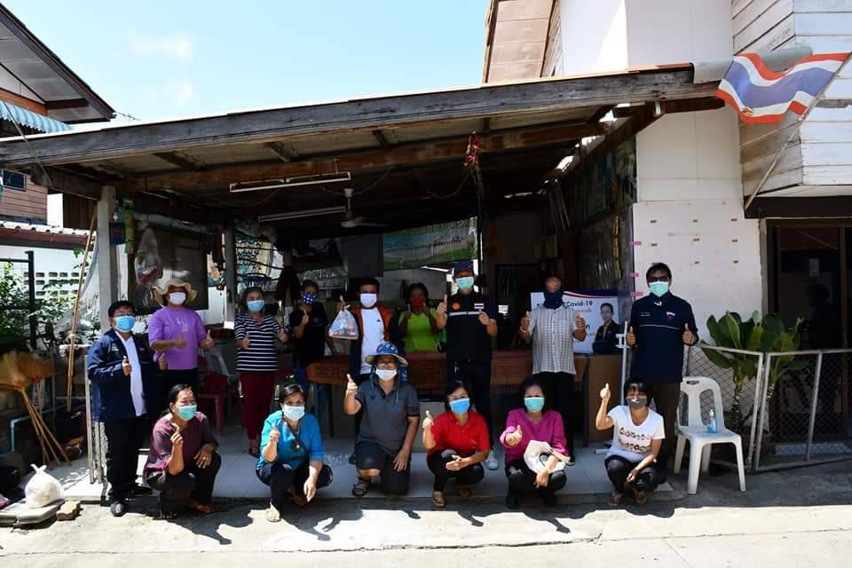 “ฐิตินันท์”ส.ส.ขอนแก่น ภท. พร้อมทีมงานนำของใช้จำเป็นแจกจ่ายให้กับประชาชน "ชุมชนบ้านตูม" บรรเทาความเดือดร้อนจากผลกระทบจาก Covid-19