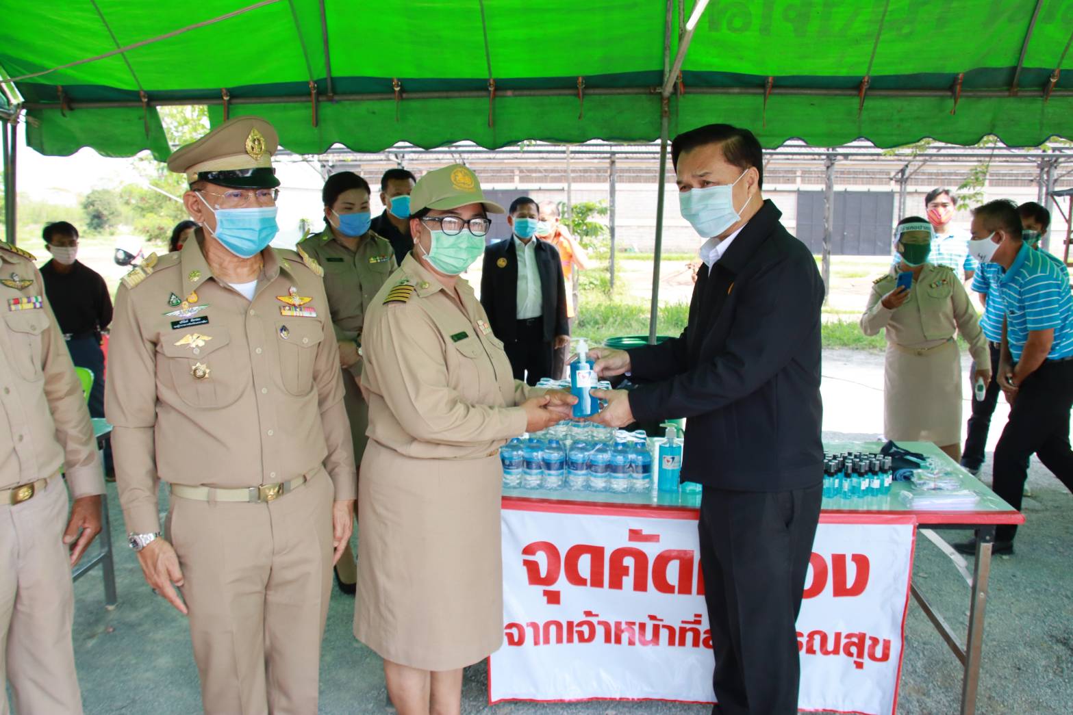 “ทรงศักดิ์ ทองศรี” มท.3 ลุยตรวจเยี่ยมด่านคัดกรอง อ.ปากช่อง จ.นครราชสีมา