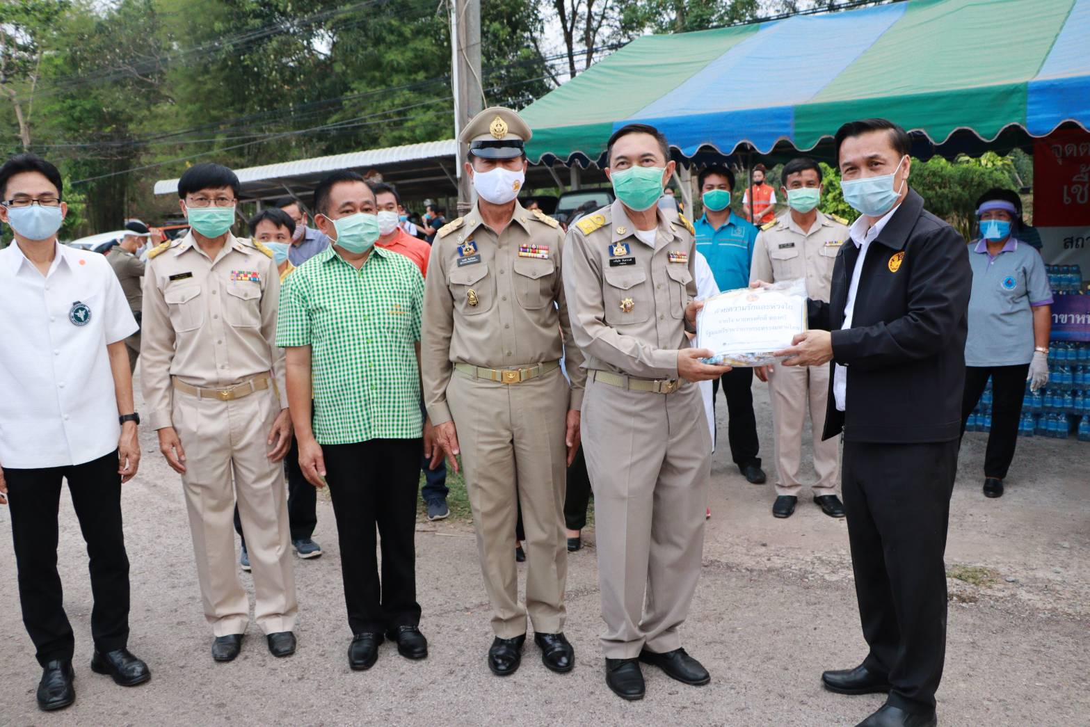 มท.3 ลุยตรวจเยี่ยมด่านคัดกรองโควิด-19 ให้กำลังใจเจ้าหน้าที่ผู้ปฏิบัติงาน พร้อมกำชับการปฏิบัติหน้าที่