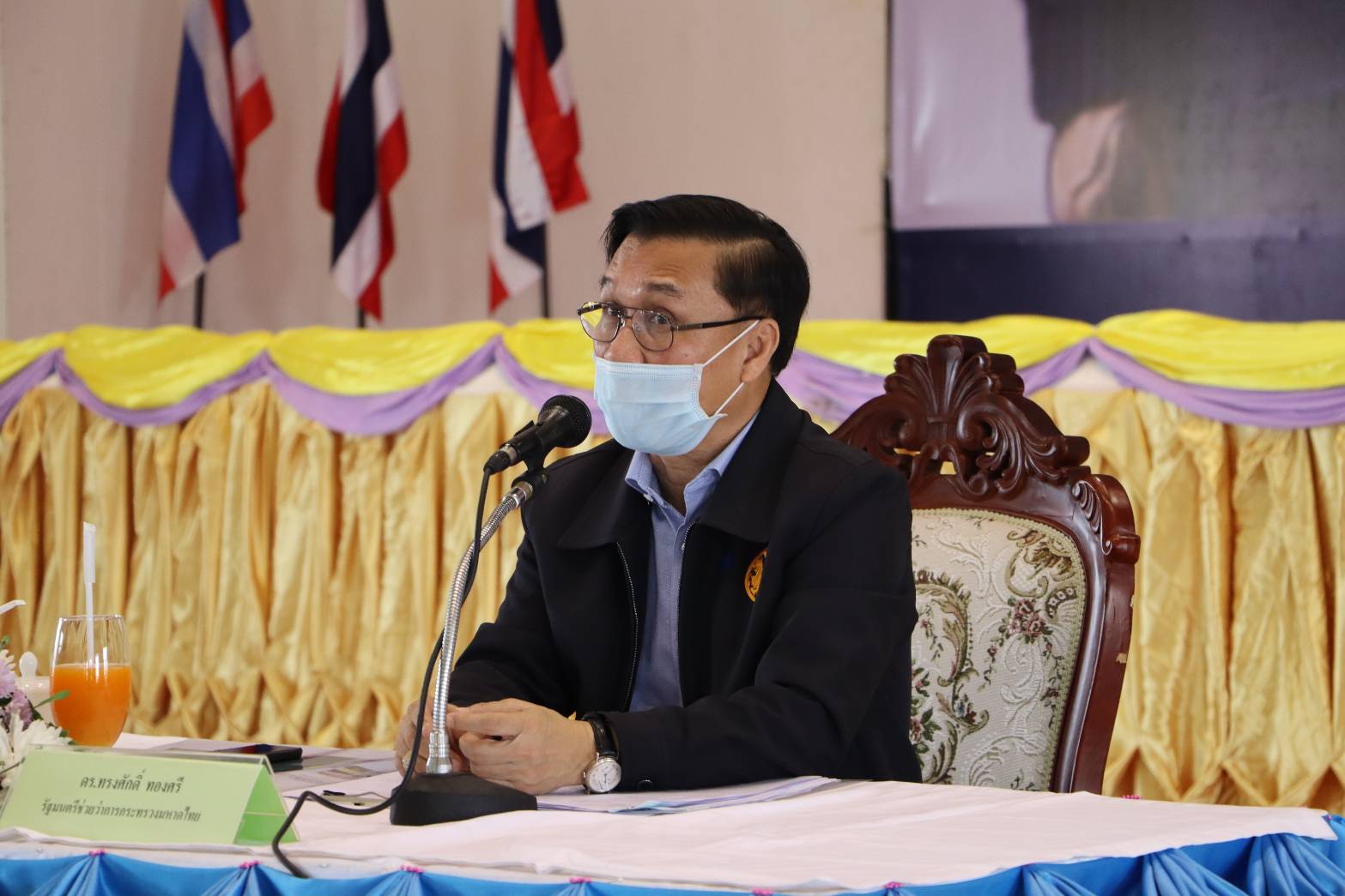 มท.3 มอบนโยบายการปฏิบัติงาน และมาตรการสำคัญ แนะแนวทางการพัฒนาต่างๆ พร้อมมอบอุปกรณ์ทางการแพทย์ใช้ป้องกันเชื้อโรคแก่สาธารณสุขจังหวัดบึงกาฬ