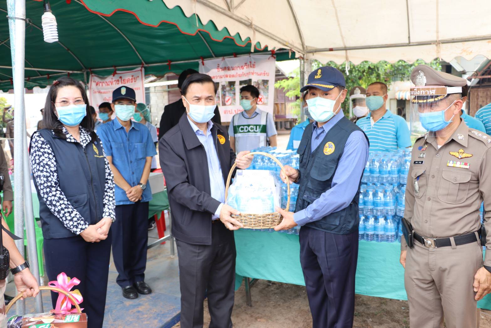 "ทรงศักดิ์" มท.3 ตรวจเยี่ยมด่านคัดกรองโควิด-19 ให้กำลังใจเจ้าหน้าที่ผู้ปฏิบัติงาน พร้อมกำชับการปฏิบัติหน้าที่