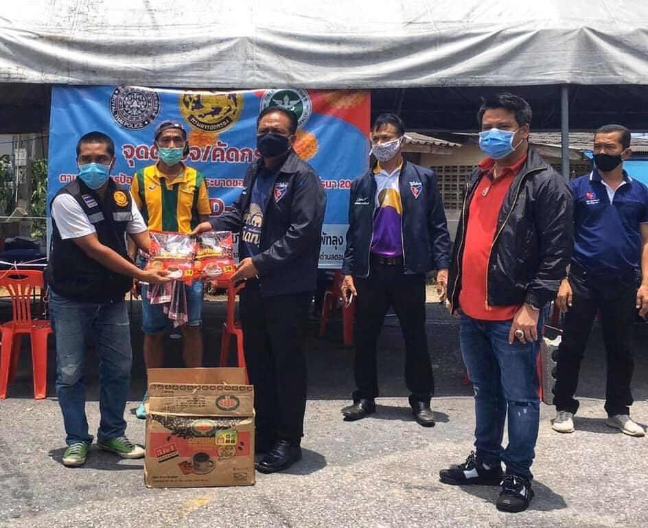 "ฉลอง" ส.ส.พัทลุง ห่วงใย เจ้าหน้าที่ปฏิบัติงานที่จุดตรวจคัดกรองการแพร่ระบาดเชื้อไวรัสโควิด-19 ที่ อ.ป่าบอน จ.พัทลุง