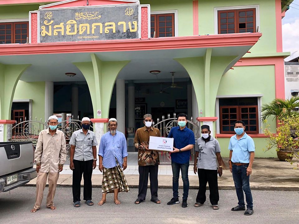 "ส.ส.กิตติชัย" รับมอบหมายจาก "รมช.มนัญญา" ให้นำอินทผาลัม ส่งมอบให้กับมัสยิด 10 แห่งในอ.เมือง จ.ฉะเชิงเทรา