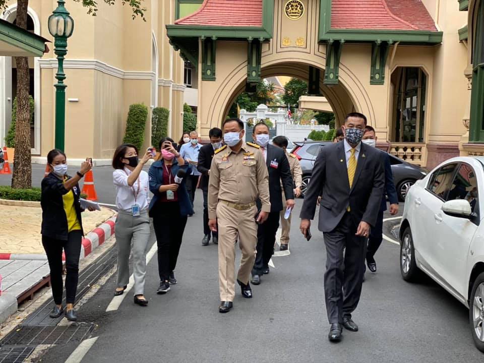 การระบาดยังไม่จบ ไม่อยากเห็นคนรวมกลุ่มกัน ! “อนุทิน” ตอบคำถาม ปมธุรกิจเหล้าขอปลดล็อกเดือน พ.ค.