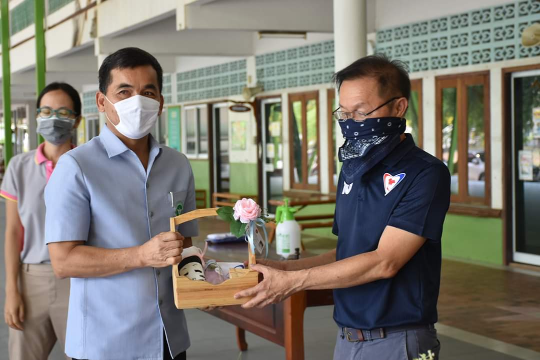 ดร.สฤษดิ์ นำทีม ให้ความรู้และแนะนำวิธีการทำสเปรย์แอลกอฮอล์ล้างมือ