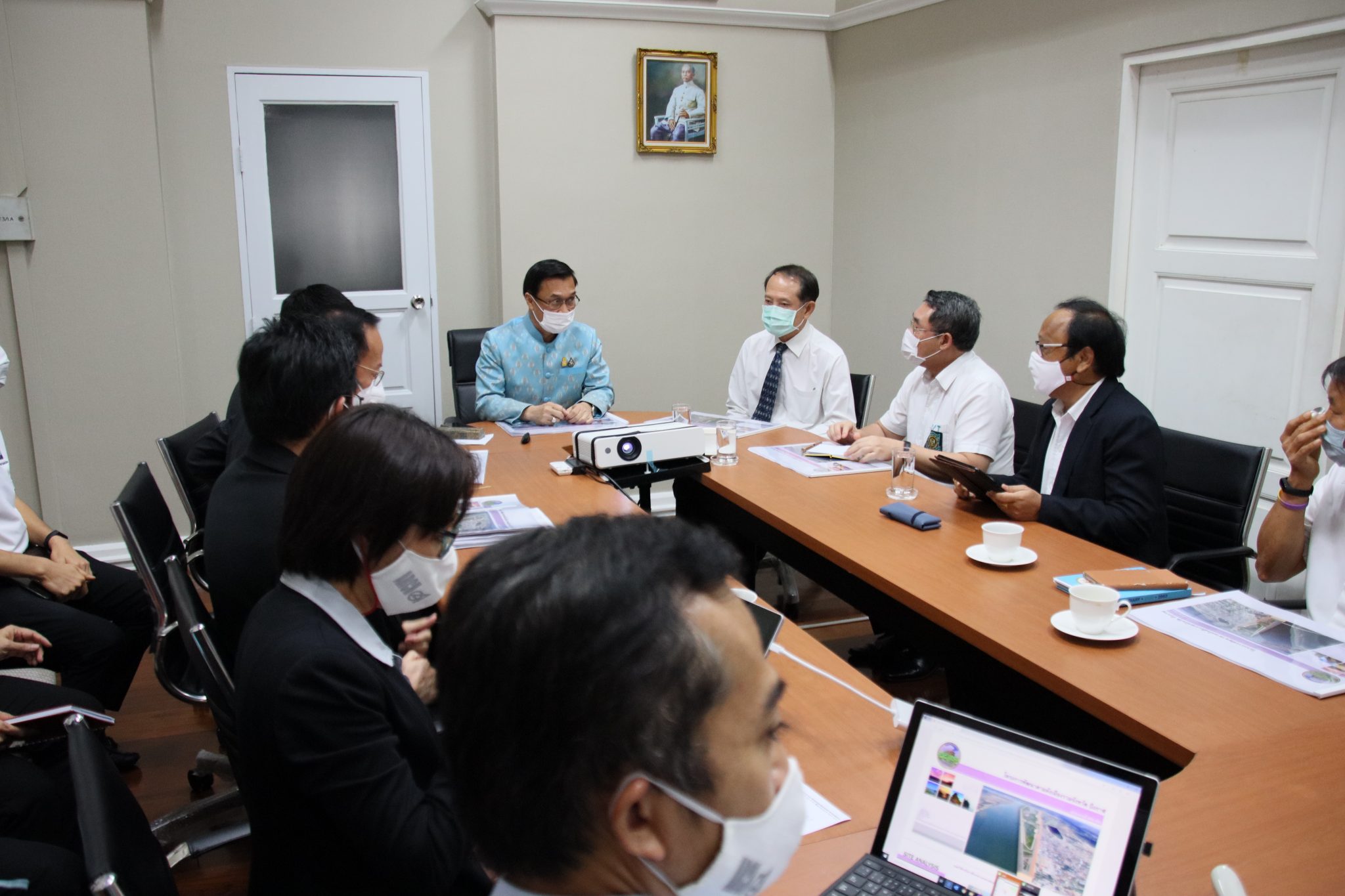 มท.3 "ทรงศักดิ์" พร้อมคณะ ร่วมประชุมหารือเกี่ยวกับความคืบหน้าการปรับภูมิทัศน์บริเวณหน้าเทศบาลเมืองบึงกาฬ และข้อมูลโครงการพัฒนาตามผังเมือง จ.บึงกาฬ