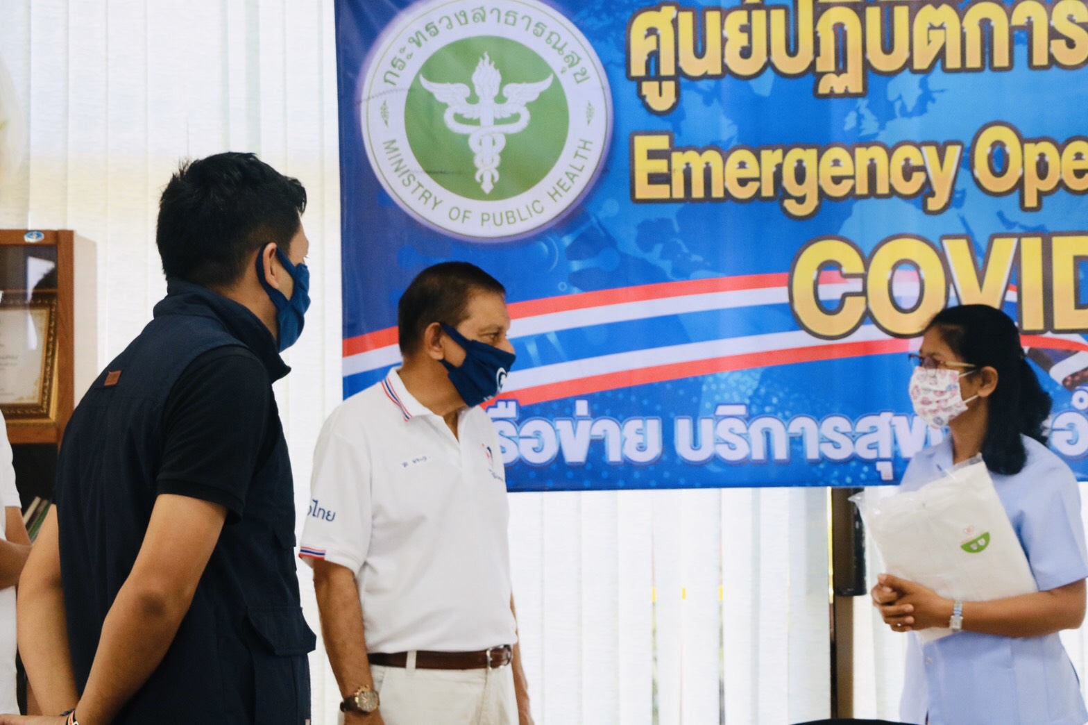 ‘สวาป’ ส.ส..บัญชีรายชื่อ ภท. เข้าเยี่ยมศูนย์ปฏิบัติการภาวะฉุกเฉิน COVID-19 อ.ทับสะแก จ.ประจวบคีรีขันธ์