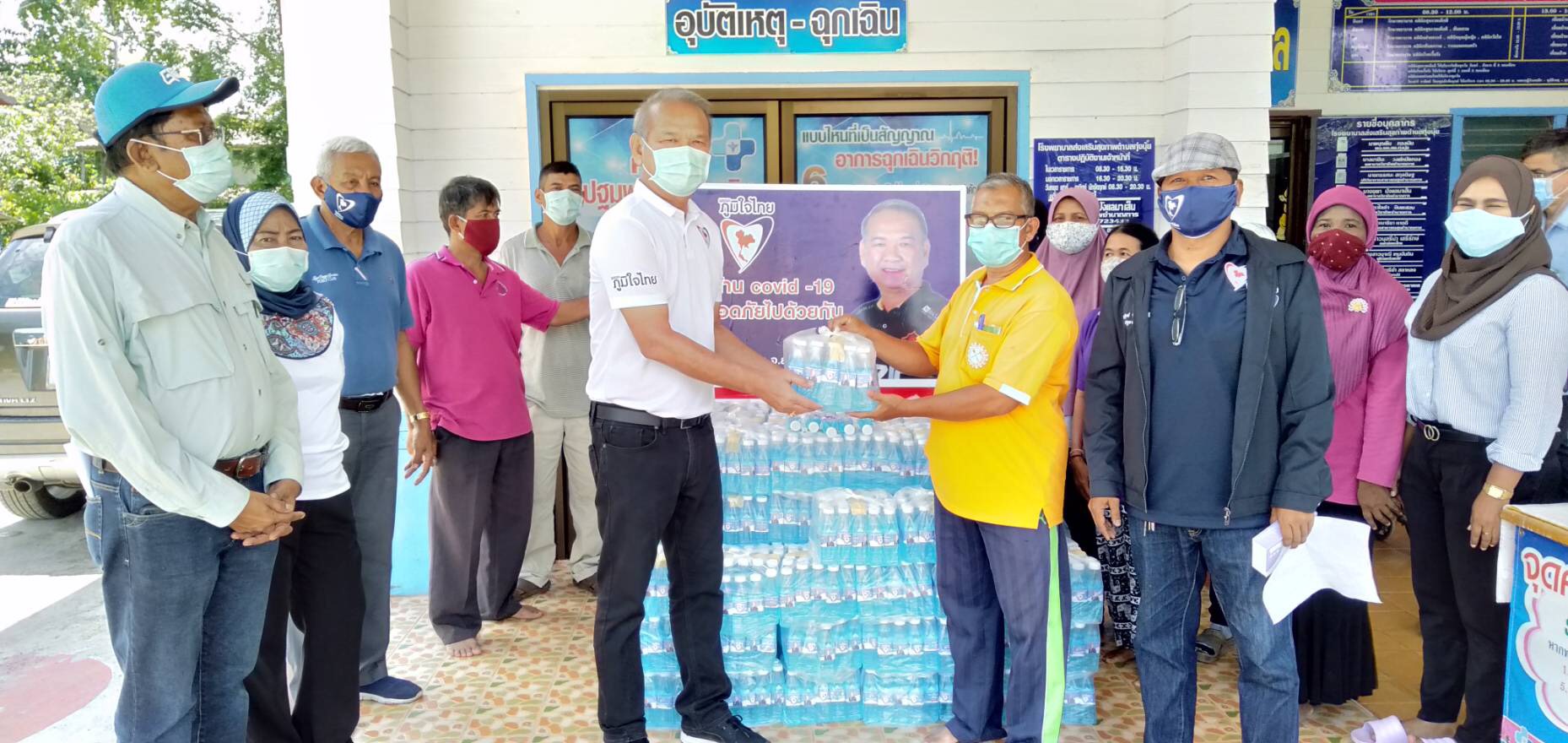 “ส.ส.พิบูลย์” เป็นกำลังใจให้ อสม. และประชาชน ลงพื้นที่ 2 อำเภอ มอบแอลกอฮอล์ ให้ 4 รพ.สต. ในจังหวัดสตูล