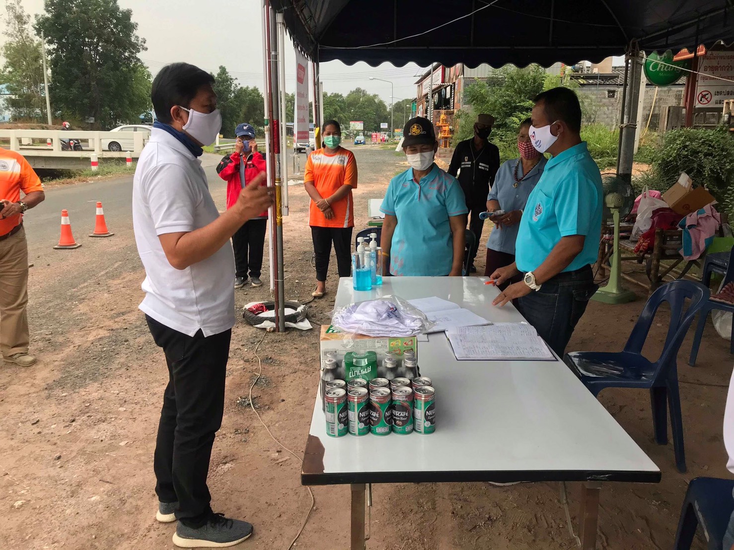 "ปกรณ์" ส.ส.สุรินทร์ ลงพื้นที่ให้กำลังใจผู้ปฏิบัติหน้าที่ ณ จุดคัดกรองโรคติดเชื้อโควิด-19
