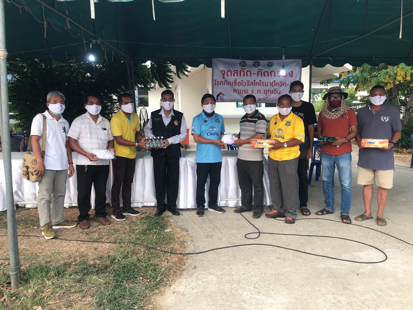 "ปกรณ์ มุ่งเจริญพร" เยี่ยมและให้กำลังใจผู้ปฏิบัติหน้าที่ ณ จุดตรวจคัดกรองควบคุมโรคระบาด Covid-19 อ.ลำดวน จ.สุรินทร์