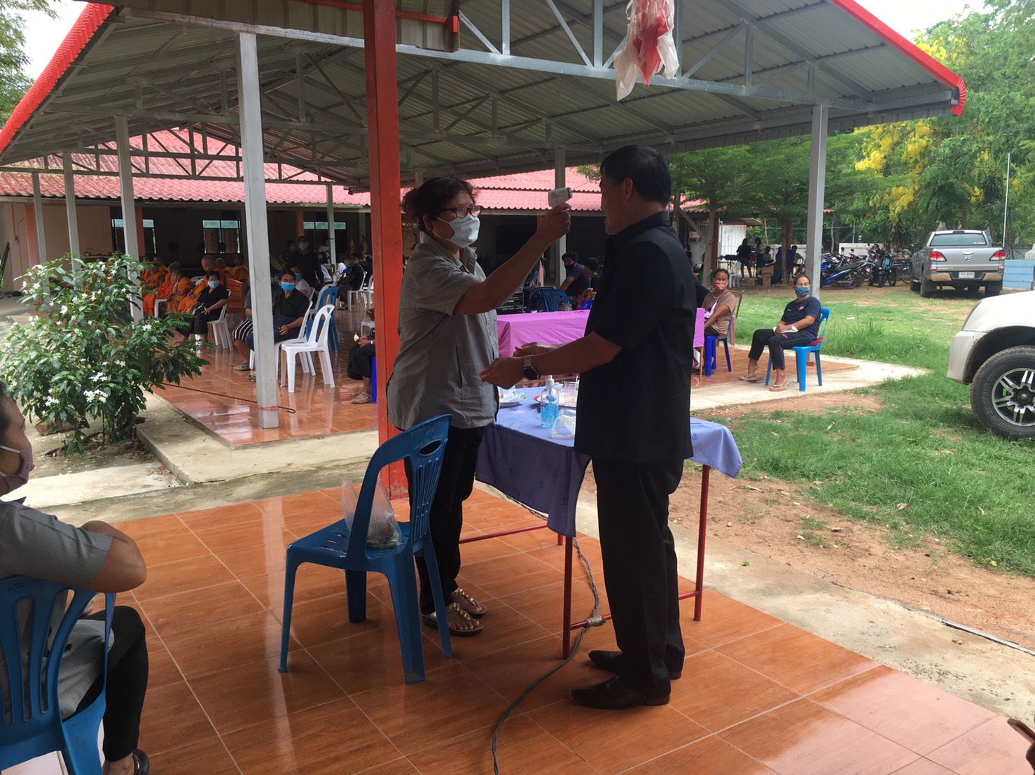 ‘วิสิทธิ์’ ส.ส.นครราชสีมา ห่วงใยประชาชนนำหน้ากากอนามัยและเจลแอลกอฮอล์แจกจ่ายให้กับชาวบ้าน จ.นครราชสีมา