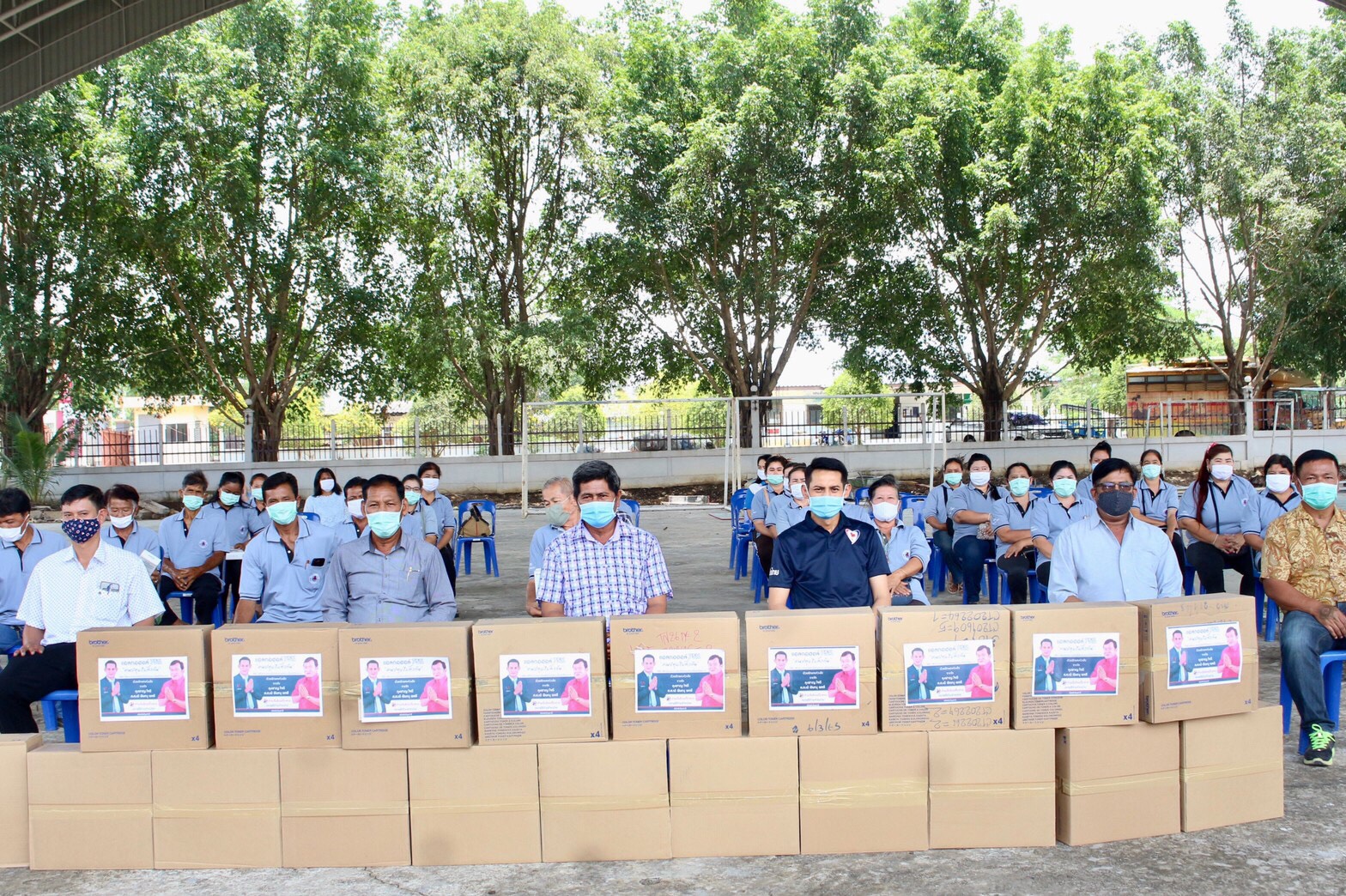 "ส.ส.เอ้ พิษณุ" มอบแอลกอฮอล์ และเครื่องวัดไข้ ให้ อบต. ในพื้นที่ อ.หนองเสือ จ.ปทุมธานี