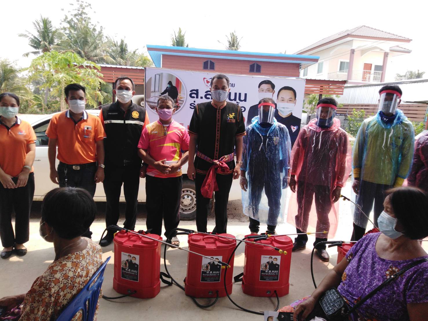 'อาสพลธ์ สรรณ์ไตรภพ' ส.ส.ศรีสะเกษ ภท. นำทีมลงพื้นที่พ่นน้ำยาฆ่าเชื้อไวรัส Covid-19 ในพื้นที่ จ.ศรีสะเกษ