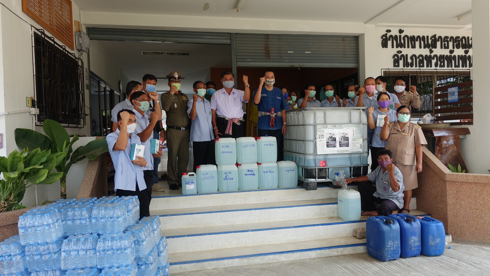 ‘อาสพลธ์’ส.ส. ภท. ห่วงใยประชาชน ประสานขอสนับสนุนอุปกรณ์ทางการแพทย์ จากเครือข่ายเด็กและเยาวชนจังหวัดศรีสะเกษ และส่งมอบแก่สาธารณสุขอำเภอห้วยทับทัน