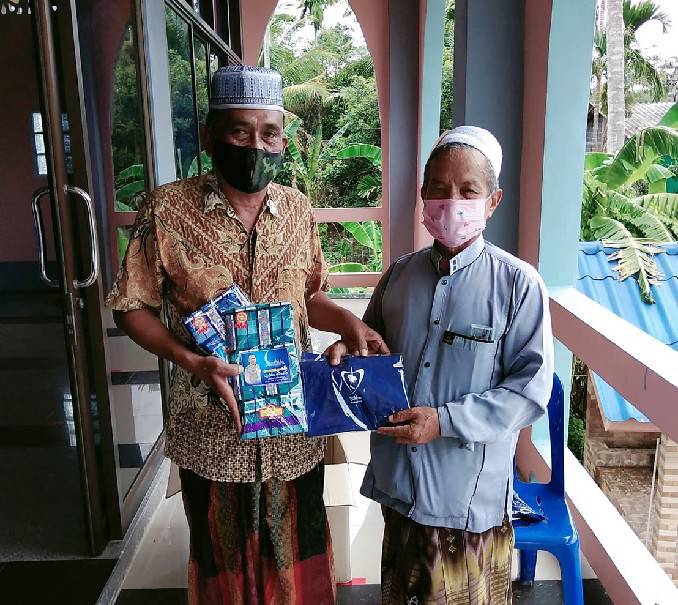 "ณัฏฐ์ชนน ศรีก่อเกื้อ" ส.ส.สงขลา มอบผ้าโสร่งเป็นกำลังใจในการทำหน้าที่ผู้นำทางศาสนา ทุกมัสยิดในเขตเลือกตั้งที่ 7