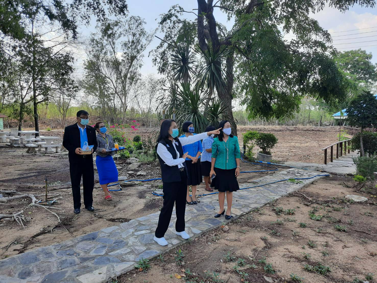 "ครูพี่โอ๊ะ กนกวรรณ" รมช.ศธ. เยี่ยมเซอร์ไพรส์ กศน.สิงห์บุรี ชมเป็นครูพันธุ์พิเศษ-เคลื่อนที่เร็ว เหมาะทำงานระดับพื้นที่ทั่วไทย