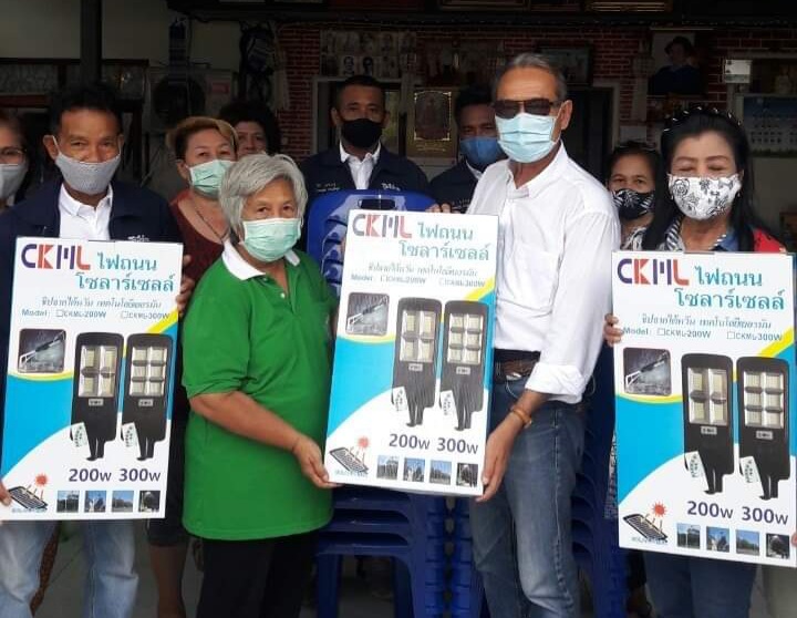 'มณฑล' ส.ส.กรุงเทพฯ ภท. ลงพื้นที่เยี่ยมให้กำลังใจประชาชน พร้อมมอบสิ่งของจำเป็น เพื่อบบรเทาความเดือดร้อนแก่พี่น้องประชาชนอย่างต่อเนื่อง