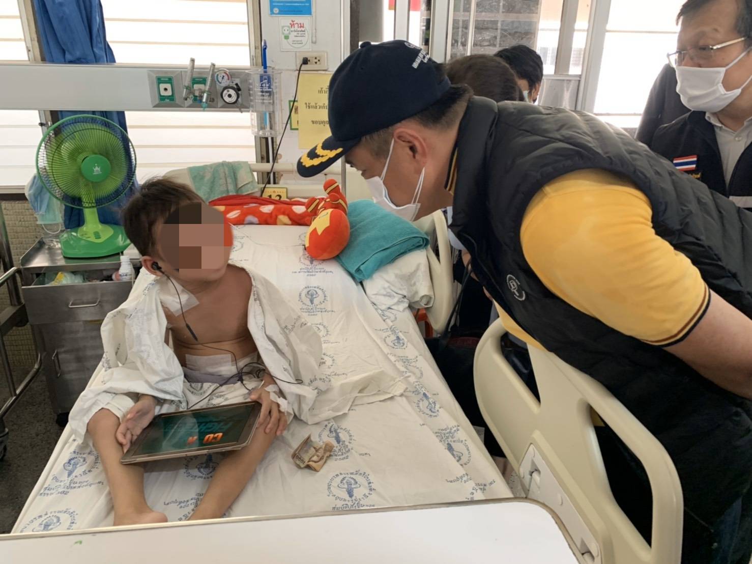 "อนุทิน" ลงพื้นที่อุบลฯ ติดตามอาการ "เด็กตาโปน" พร้อมประสานจังหวัดเร่งออก "ใบเกิด" เพื่อให้ได้รับสิทธิ์ต่างๆ ในฐานะคนไทย