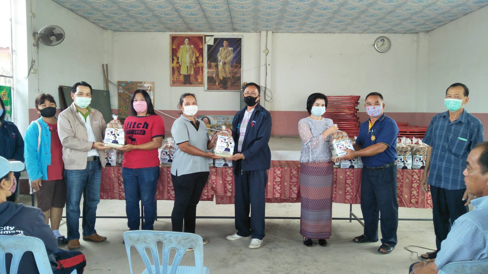‘ศรีนวล’ ส.ส.เชียงใหม่ ภท.รุดหน้าลงพื้นที่มอบถุงยังชีพช่วยเหลือประชาชนผู้ได้รับผลกระทบจากวาตภัยที่อ.จอมทอง จ.เชียงใหม่