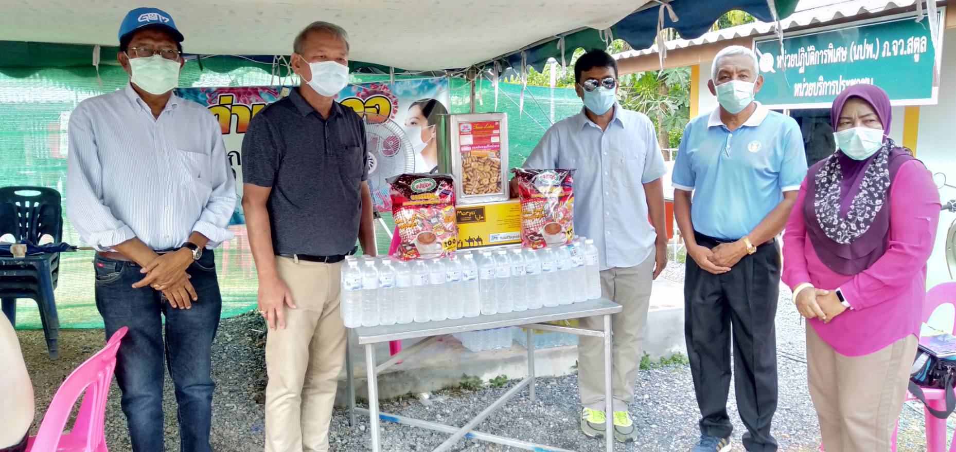 "ส.ส.พิบูลย์" ให้กำลังใจเจ้าหน้าที่ผู้ปฏิบัติงานที่ด่านคัดกรอง COVID-19 ที่ด่านทุ่งนุ้ย อ.ควนกาหลง จ.สตูล