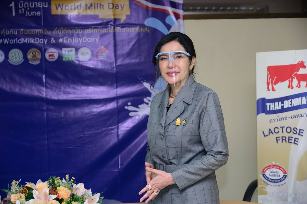 "รมช.มนัญญา" ถ่ายทำวีทีอาร์ สัมภาษณ์รณรงค์วันดื่มนมโลก ออกรายการ "ล่องสราญ จานสง่า" ทาง ททบ.5