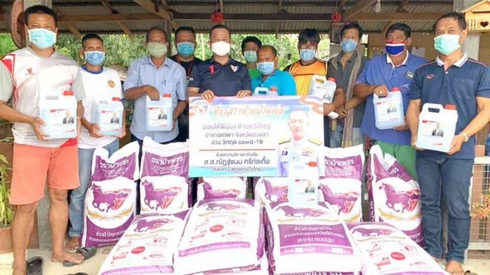 "ณัฏฐ์ชนน" ส.ส.สงขลา จัดโครงการ "ข้าวสารช่วยบ้านพ่อ-ข้าวสารเพื่อบ้านแม่" แจกข้าวสาร 1,600 กก. ชี้ เหมือนได้กลับไปดูแลญาติพี่น้อง หวังจุดประกายสำนึกรักบ้านเกิด
