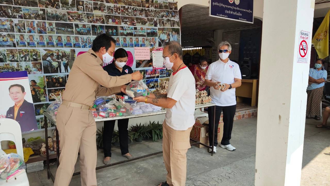 "ส.ส.นันนี่ ฐิตินันท์" ลงพื้นที่เขต 1 มอบสิ่งของเพื่อบรรเทาความเดือดร้อนในช่วงวิกฤตไวรัสโควิด-19 ต่อเนื่อง