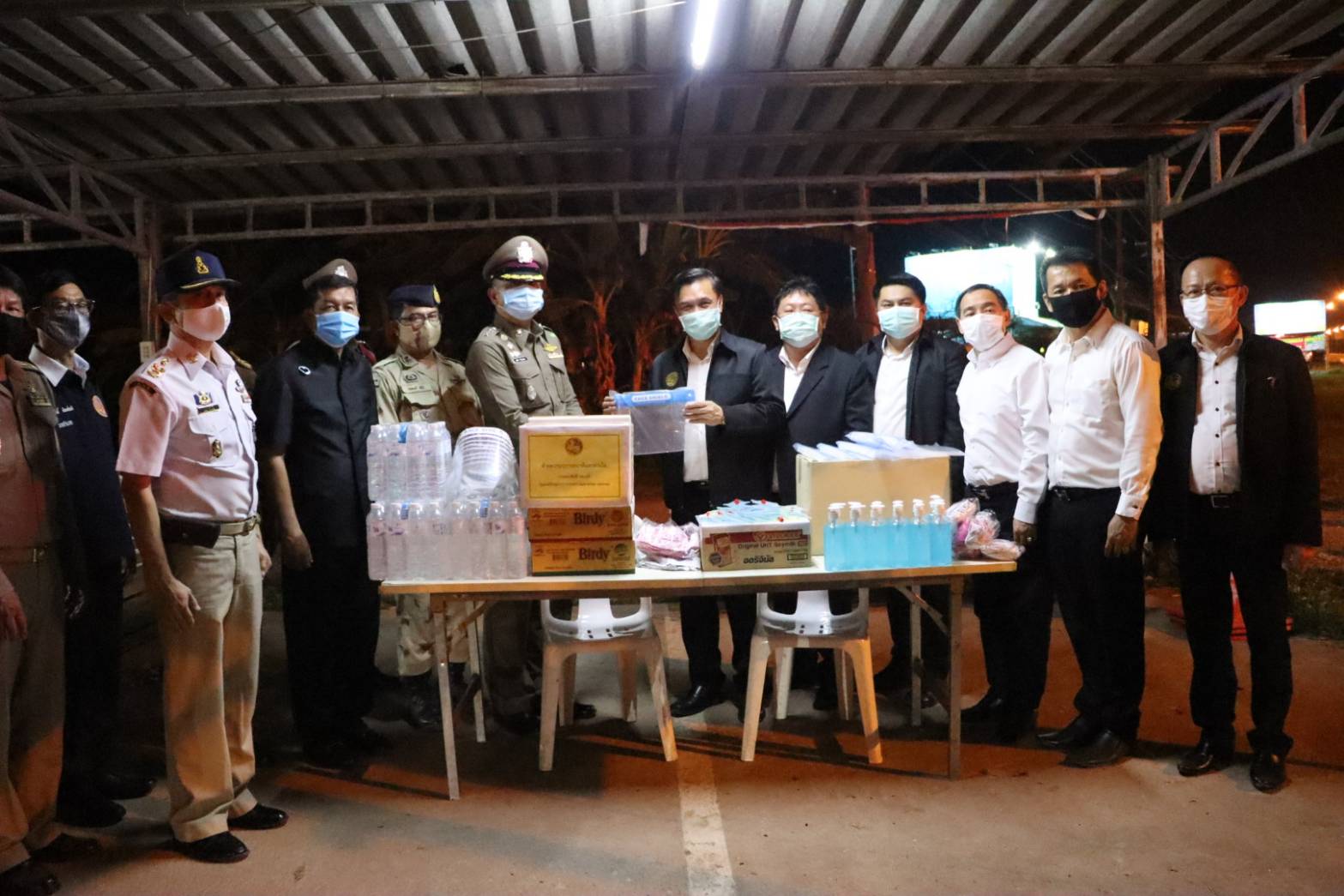 มท3. ตรวจเยี่ยมให้กำลังใจเจ้าหน้าที่ ที่ปฏิบัติหน้าที่ประจำจุดตรวจตามมาตรการป้องกันการแพร่ระบาดของเชื้อไวรัสโควิด- 19 ณ หน้าที่ทำการสายตรวจจราจร แยกโรบินสัน จ.กำแพงเพชร