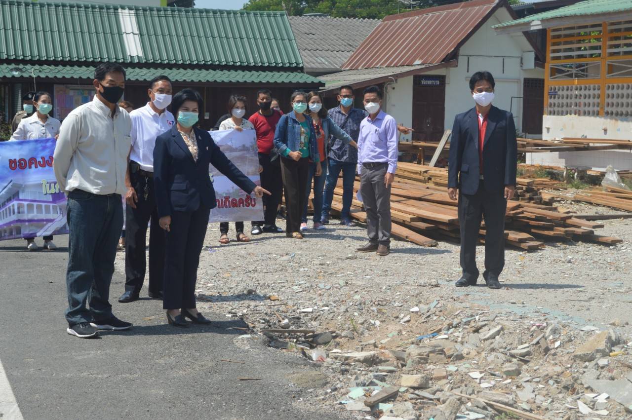 "ส.ส.ศรีนวล" พร้อมทีมงานลงพื้นที่ ที่รร.สันป่าตอง (สุวรรณราษฎร์วิทยาคาร) อ.สันป่าตอง จ.เชียงใหม่ ร่วมหารือและแถลงข่าวหลังศธ.สั่งทุบโรงอาหาร และเรียกงบคืน ทำให้เด็กนร.ไม่มีที่รับประทานอาหาร