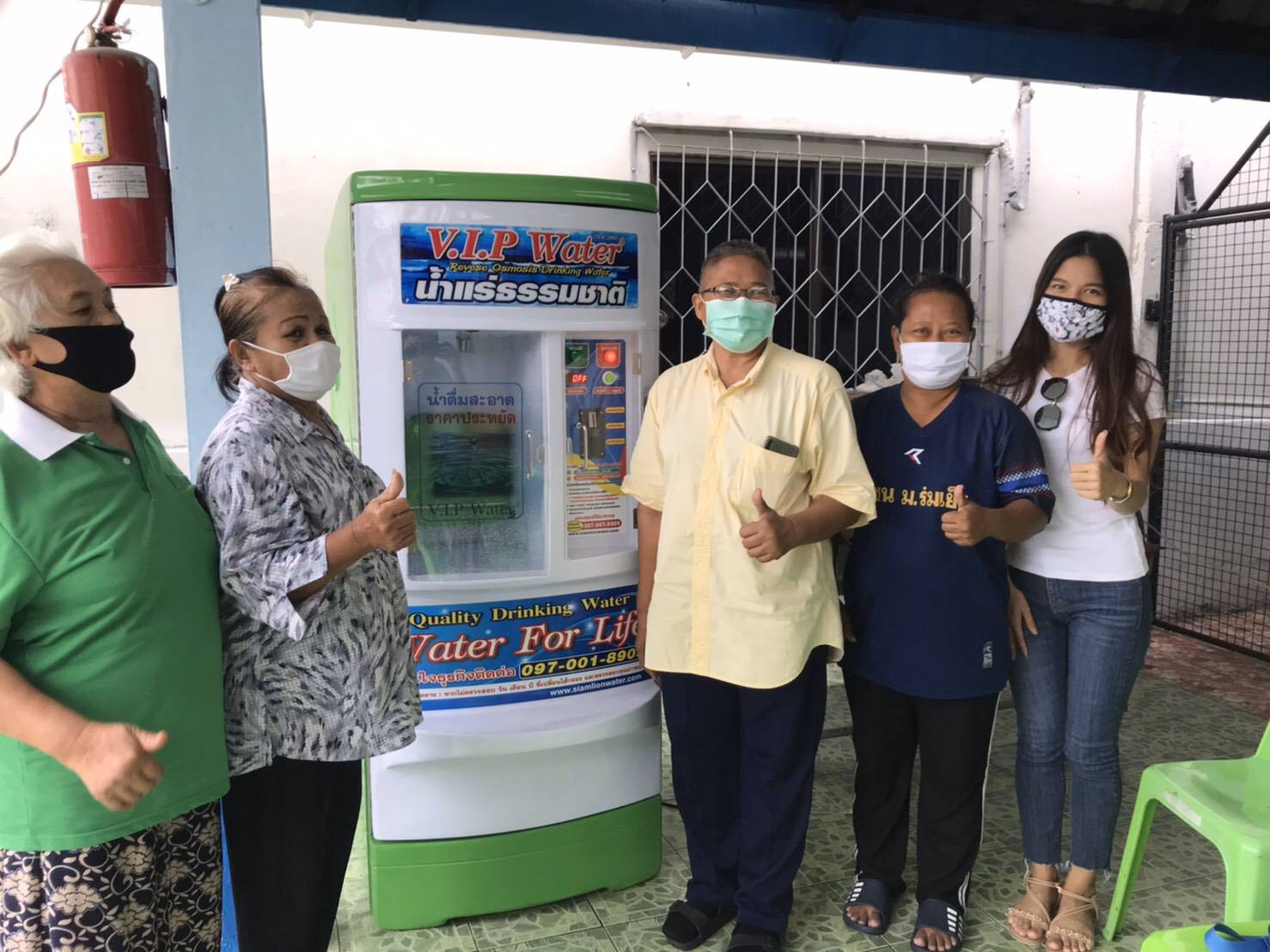 "ส.ส.มณฑล โพธิ์คาย" มอบตู้น้ำหยอดเหรียญ, รถวีลแชร์ และข้าวสารอาหารแห้ง ให้กับพี่น้องปชช. ผู้สูงอายุ และผู้พิการ เขตประเวศ-อ่อนนุช-สวนหลวง