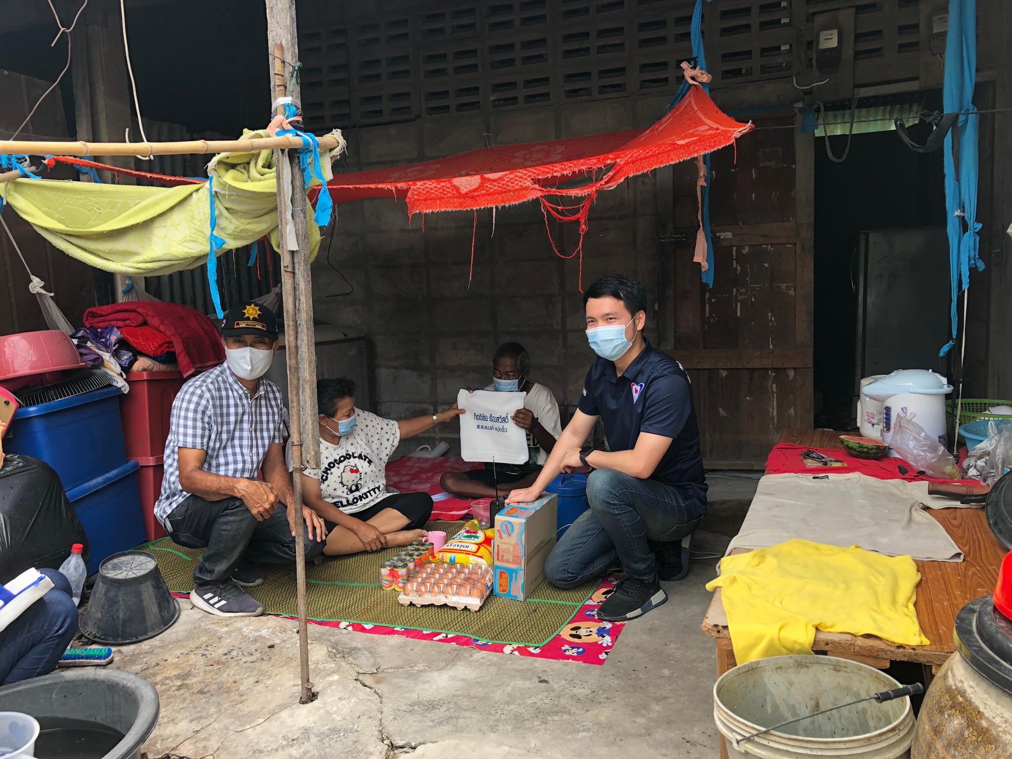 "ส.ส.กิตติชัย" รวบรวมภารกิจในการลงพื้นที่ช่วยพี่น้องชาวแปดริ้วประจำสัปดาห์ที่ผ่านมา ผ่านเฟซบุ๊กส่วนตัว โดยมอบของใช้จำเป็นให้กับผู้สูงอายุ-ผู้ป่วยติดเตียง และผู้ที่ได้รับผลกระทบจากโควิด-19