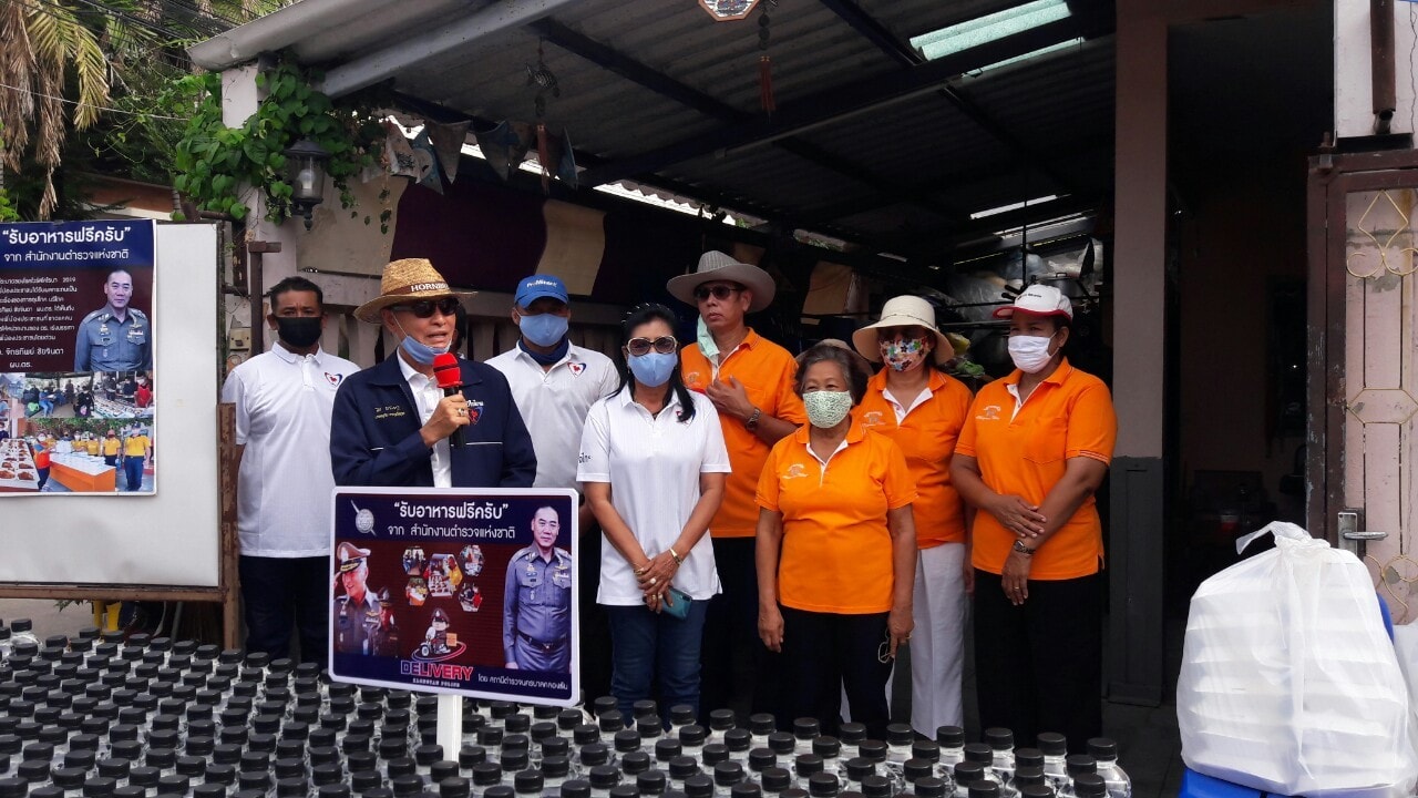 ‘มณฑล’ ส.ส. กทม. ลงพื้นที่สิ่งของจำเป็นแก่ประชาชนเพื่อบรรเทาความเดือดร้อนจากพิษโควิด-19 อย่างต่อเนื่อง