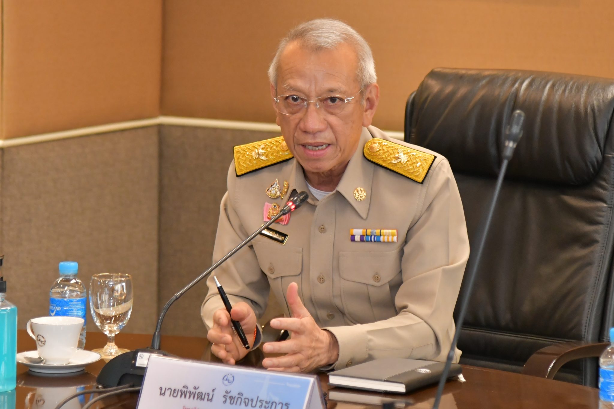 "รมว.พิพัฒน์" ร่วมหารือมาตรการช่วยเหลือผู้ประกอบการด้านท่องเที่ยว และกีฬา ณ กระทรวงการท่องเที่ยวฯ พร้อมรับมอบชุด PPE-หน้ากาก​อนามัย​ จากโปรโมเตอร์มวย ศึกวันเกียรติเพชร เพื่อนำไปใช้ประโยชน์​