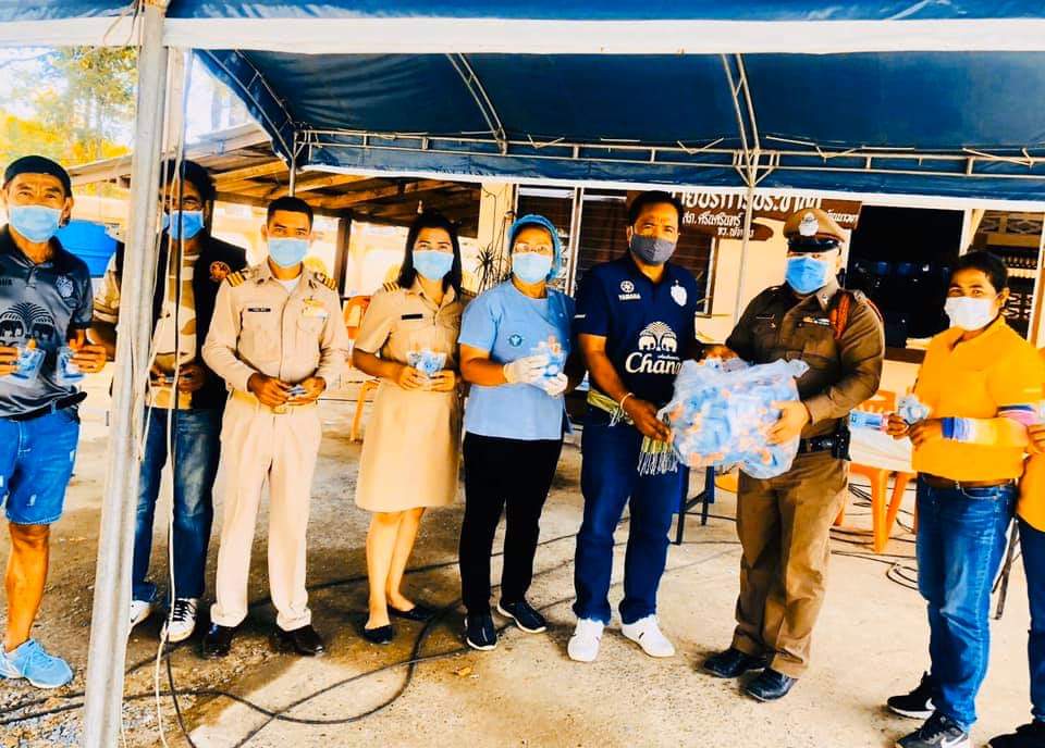 "ฉลอง" ส.ส.พัทลุง ภท. ลงพื้นที่ นำเจลแอลกอฮอล์ล้างมือชนิดพกพามอบแก่จุดคัดกรอง ใน จ.พัทลุง