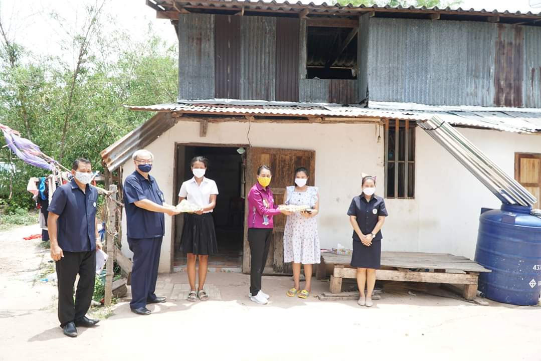 รมช.กนกวรรณ" เยี่ยมบ้าน นศ.กศน.เมืองปราจีนบุรี แนะเรียนทางช่อง ETV เพิ่มพูนสาระความรู้พื้นฐาน-ทักษะที่จำเป็น-อาชีพหลากหลายช่วยสร้างรายได้ 