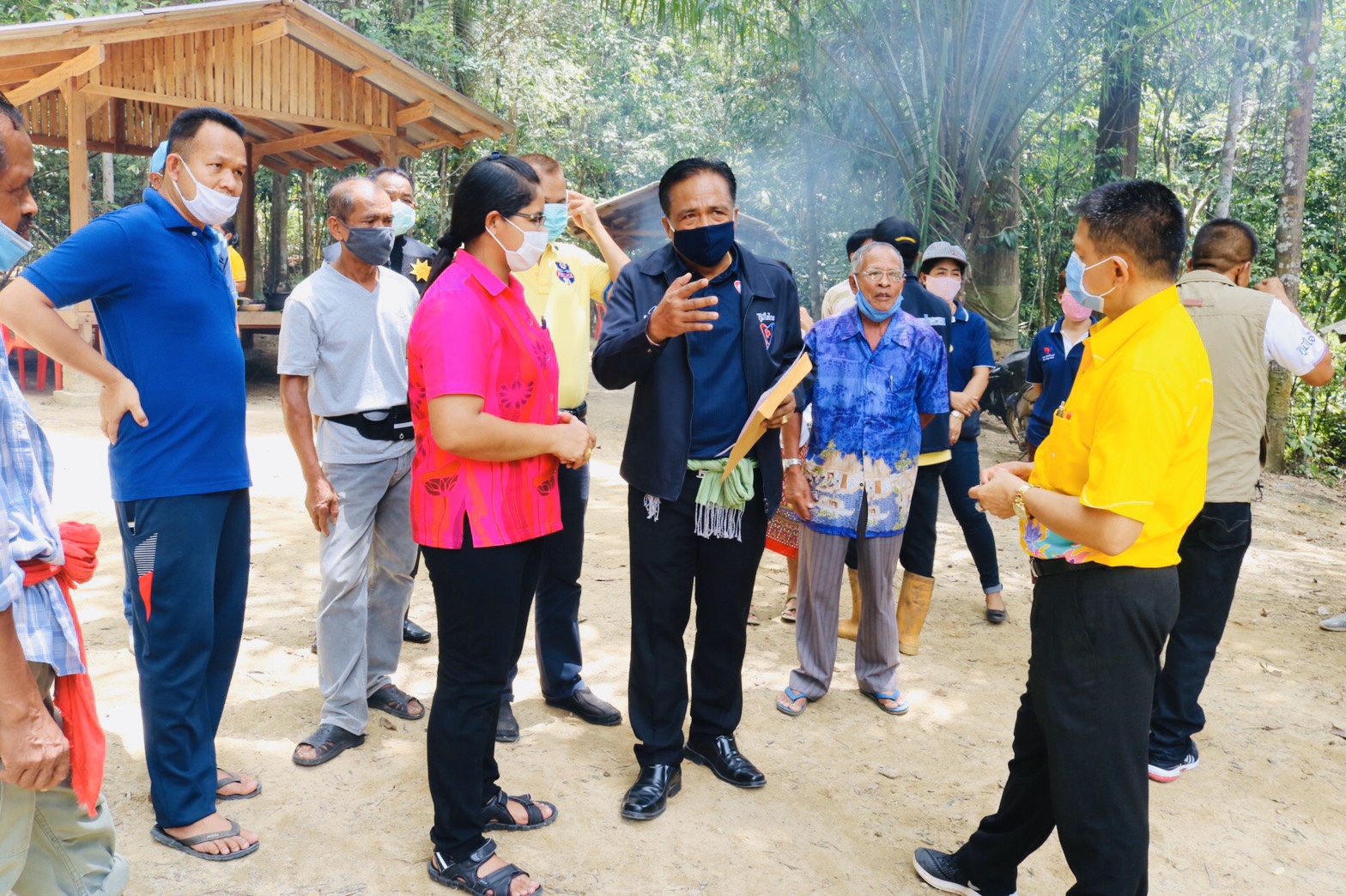 'ฉลอง' ส.ส.พัทลุง ภท. ร่วมกับผู้นำชุมทำกิจกรรมอนุรักษ์ทรัพยากรป่าไม้และลำธาร ณ พื้นที่ประวัติศาสตร์เขาแก้ว