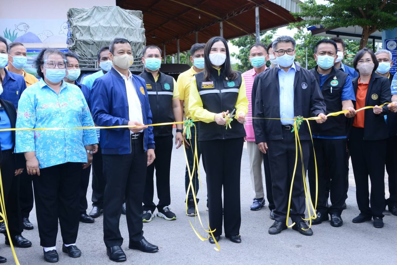 รมช.มนัญญา ปล่อยคาราวานผลไม้สหกรณ์ในภาคตะวันออก  กระจายสู่ผู้บริโภคทั่วประเทศ หวังดันราคาผลไม้ช่วยเกษตรพ้นวิกฤติโควิด 19 แย้มข่าวดี จับมือสหกรณ์-คมนาคมแปรรูปยางพาราทำแบริเออร์