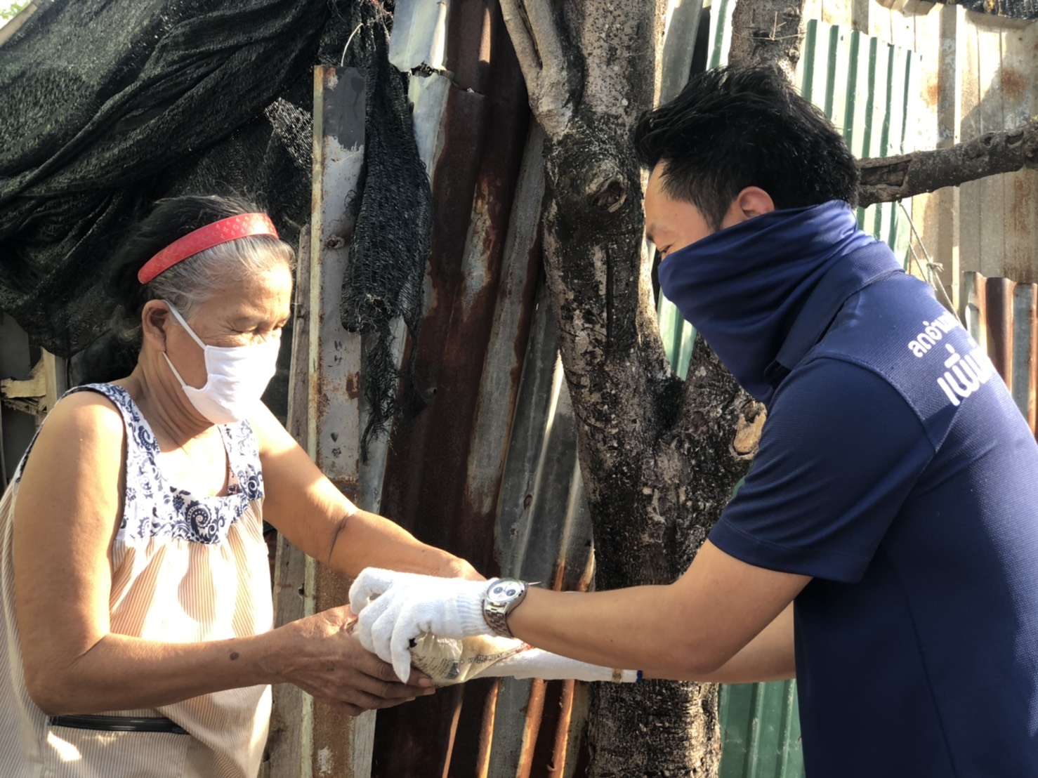 ‘อนาวิล’ ส.ส.ปทุมธานี ภท. ห่วงใยประชาชน ลงพื้นที่มอบสิ่งของจำเป็นแก่ประชาชน เพื่อบรรเทาความเดือดร้อนอย่างต่อเนื่อง !